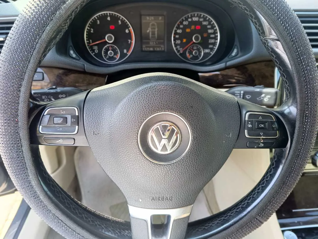 Car image 24