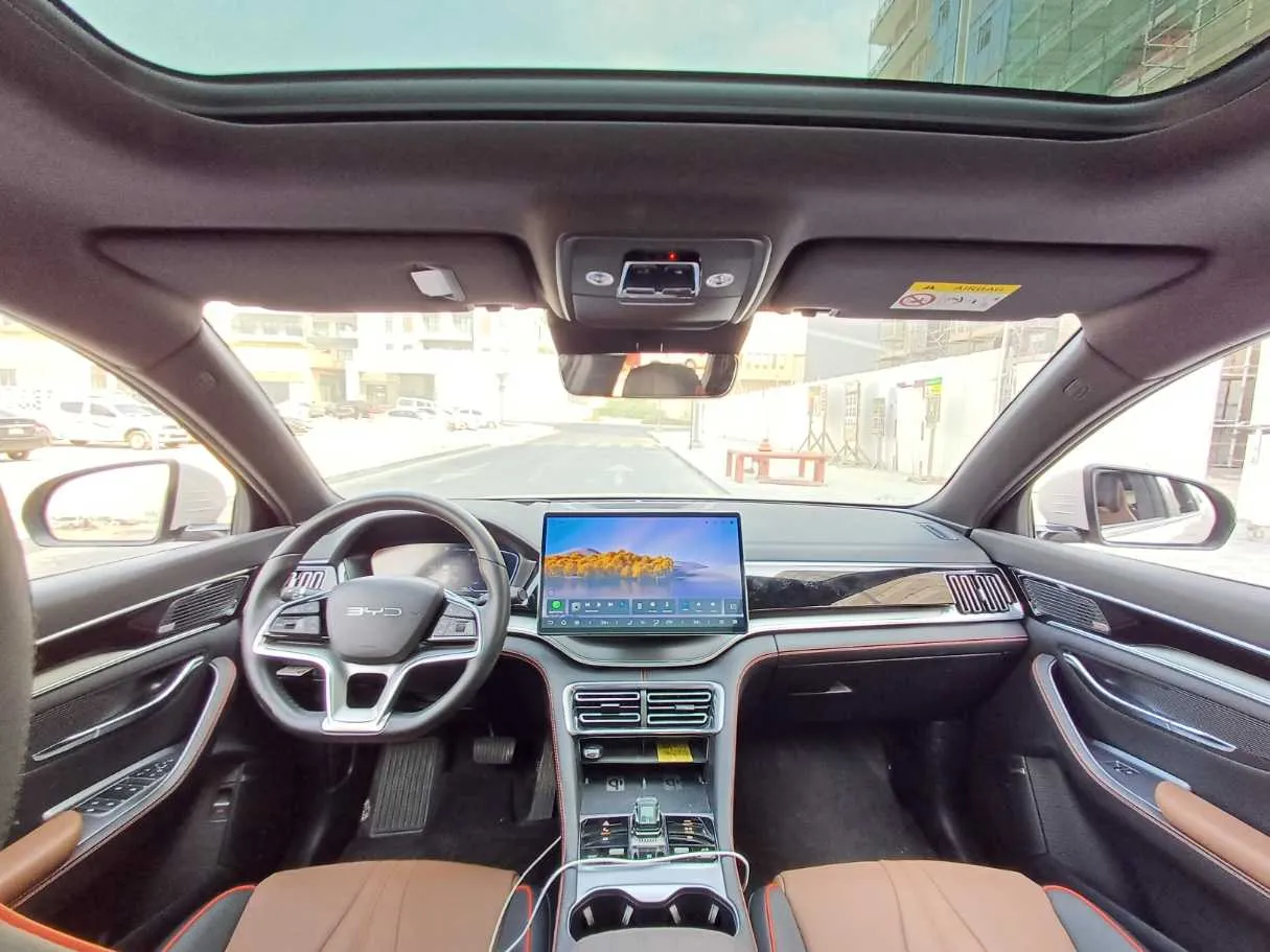 Car image 17