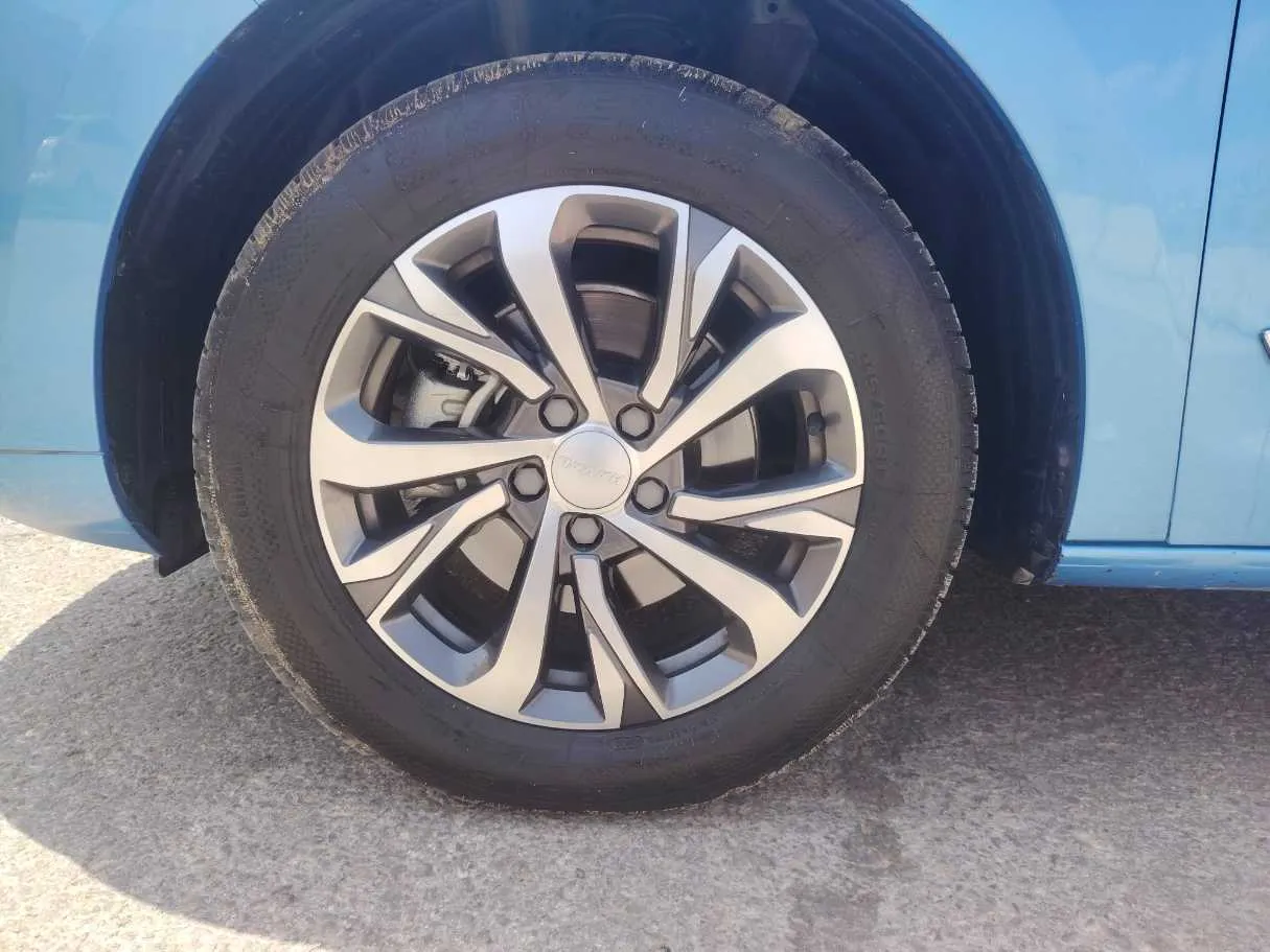Car image 11
