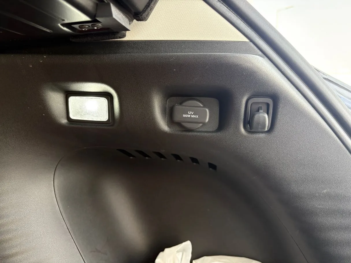 Car image 27