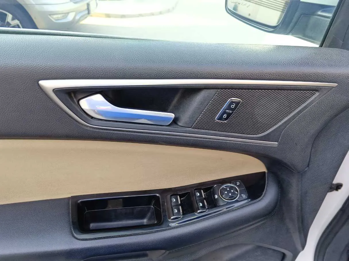 Car image 34
