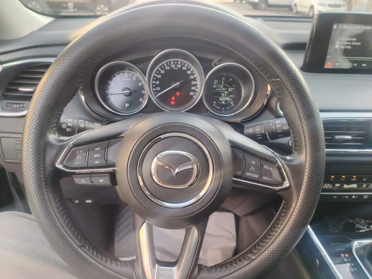 Car image 27
