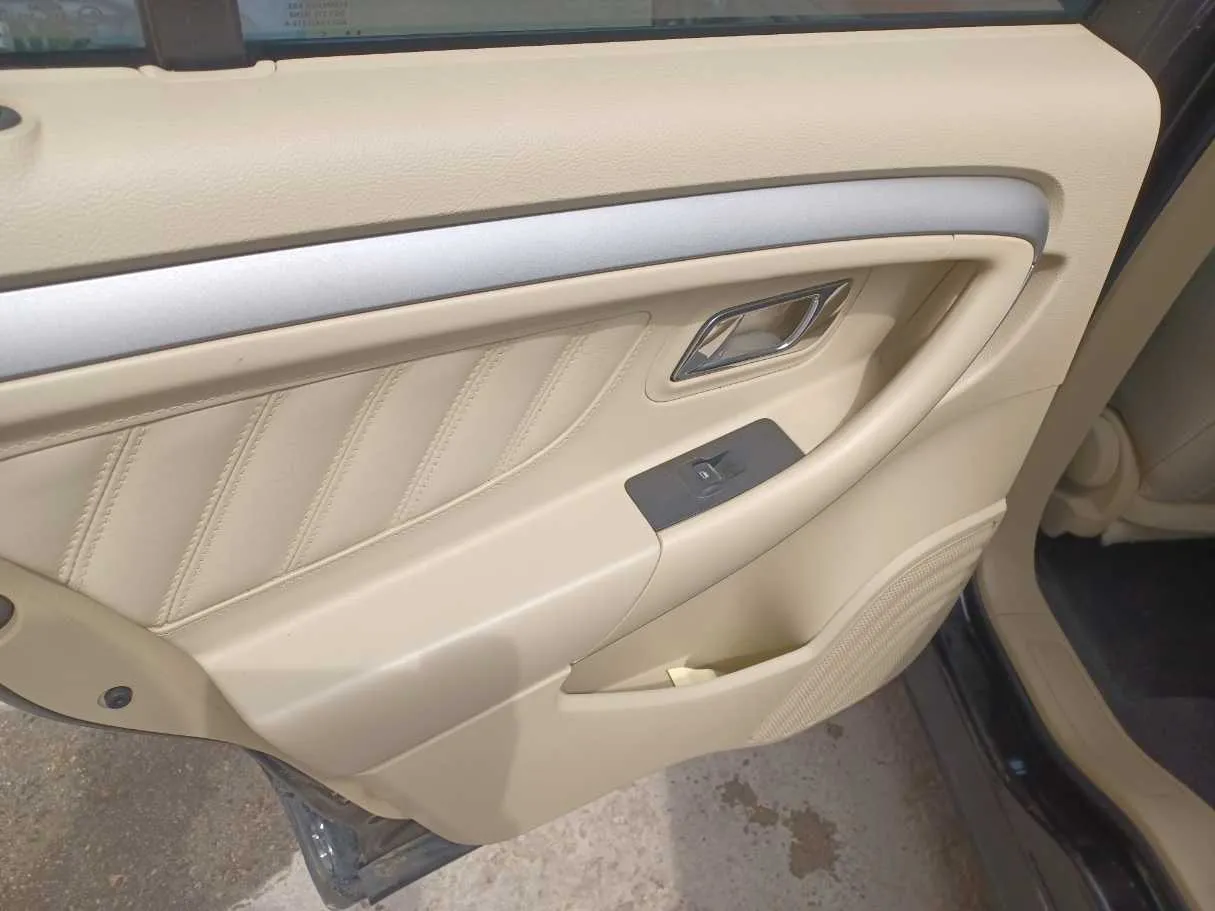 Car image 13