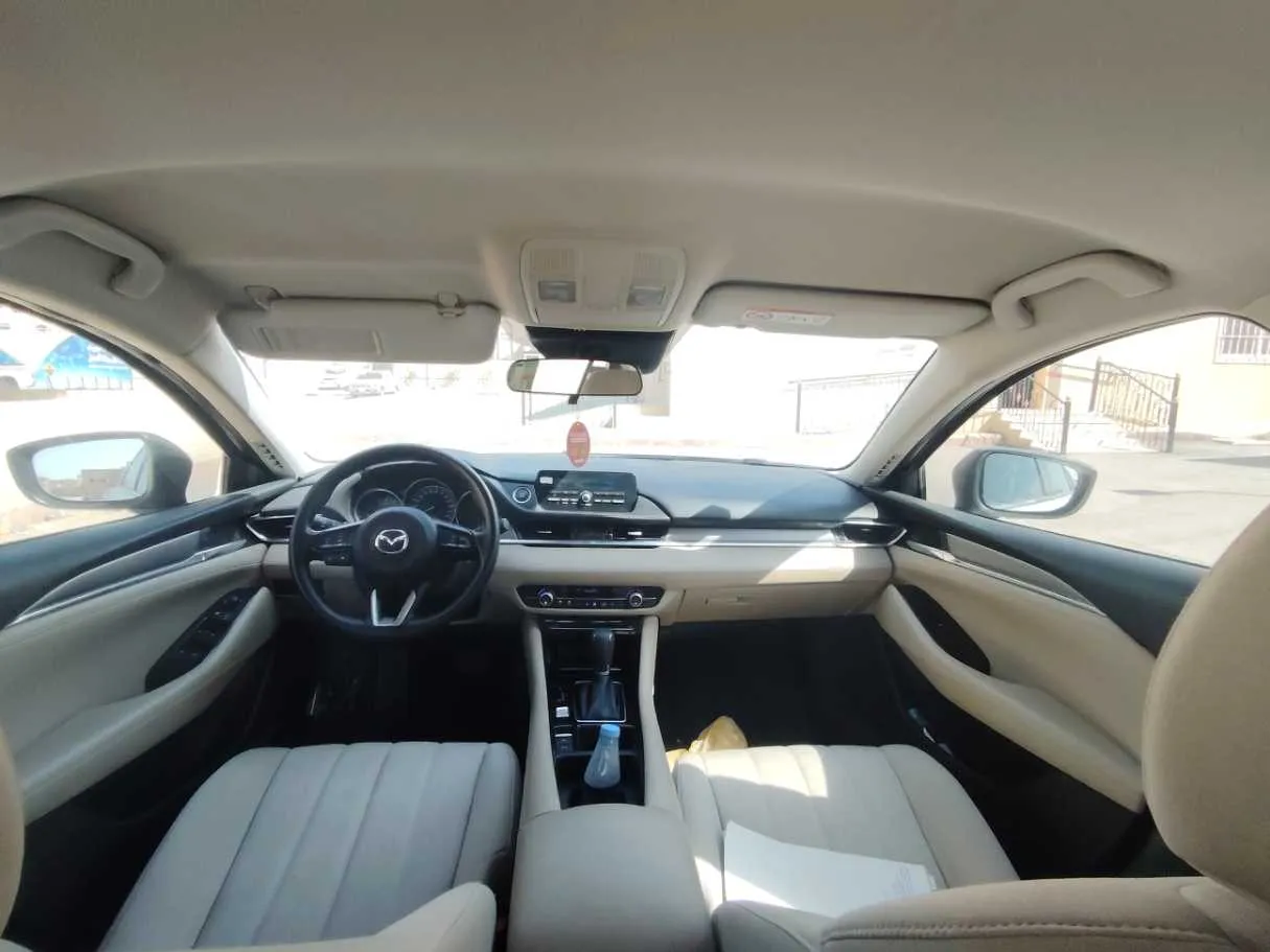 Car image 18