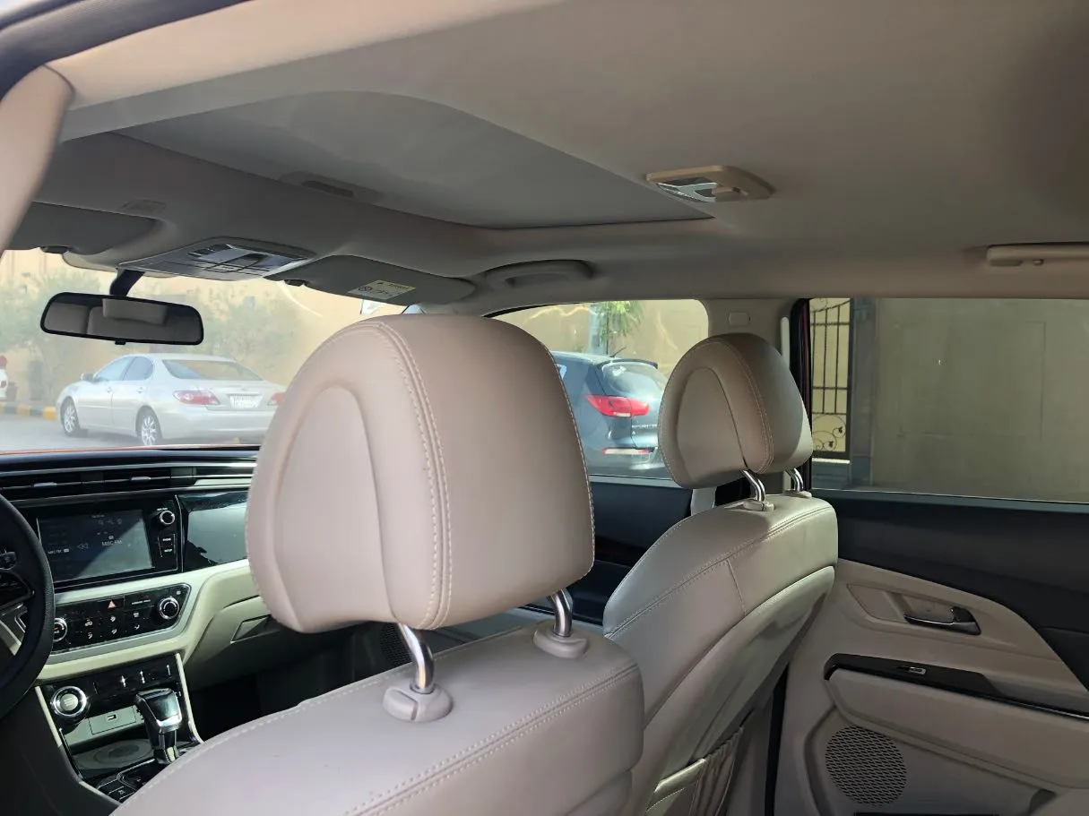 Car image 16