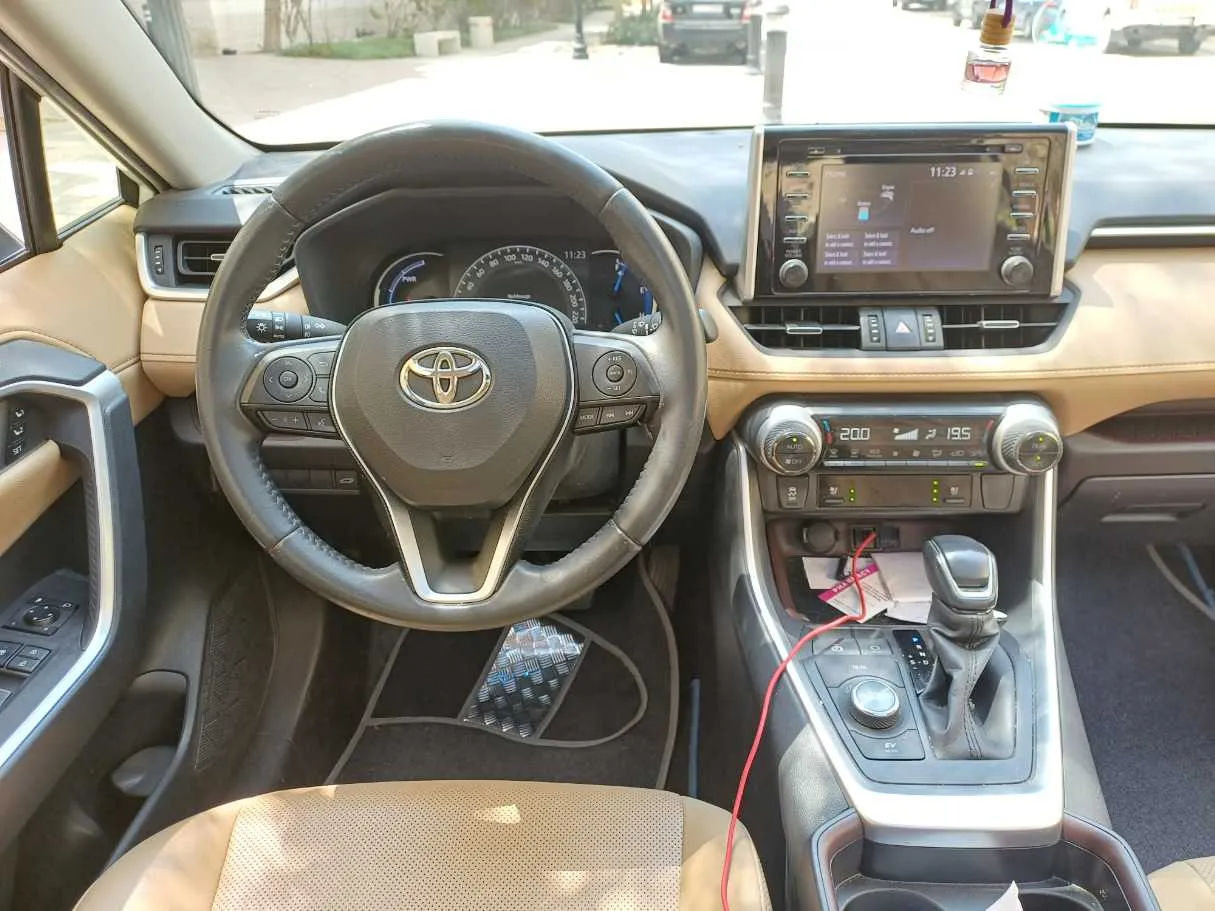 Car image 17