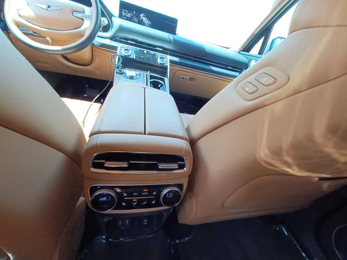 Car image 24