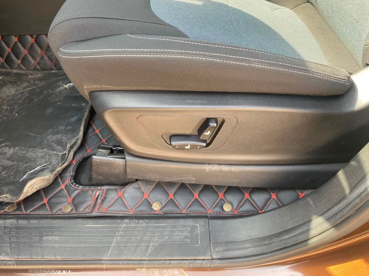 Car image 21