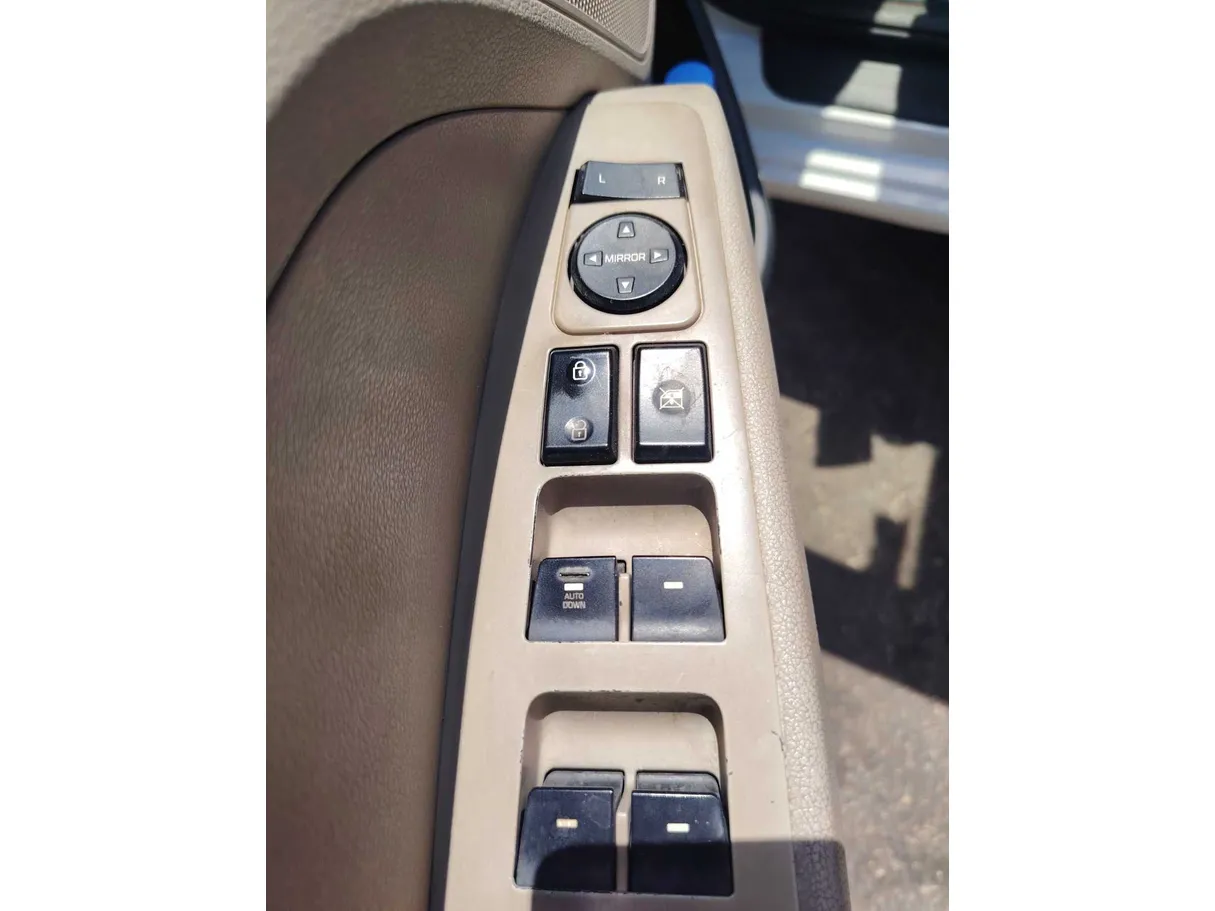 Car image 26