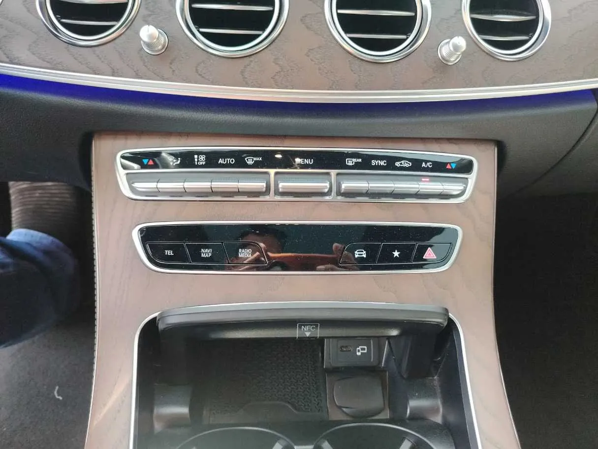 Car image 27