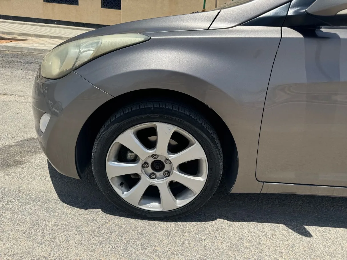 Car image 9
