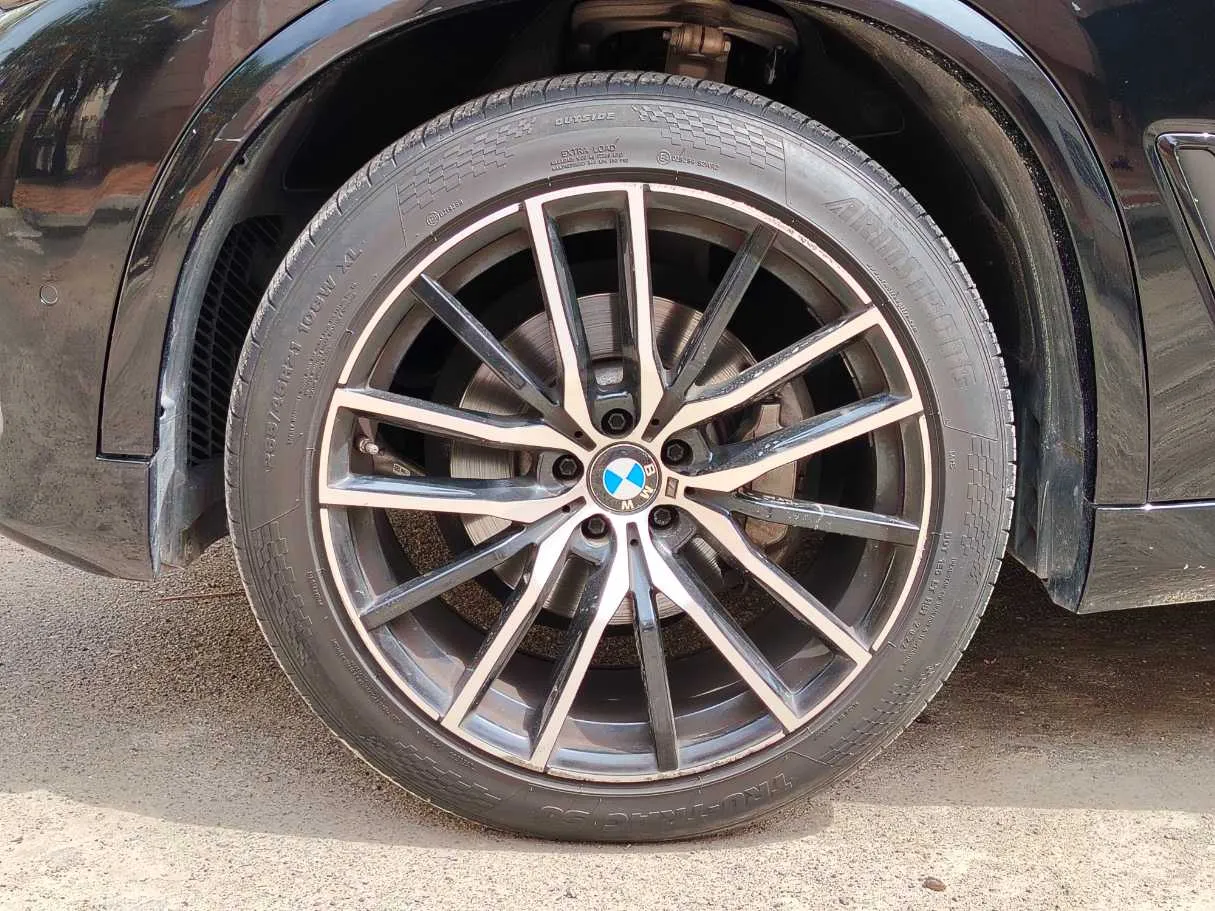 Car image 10