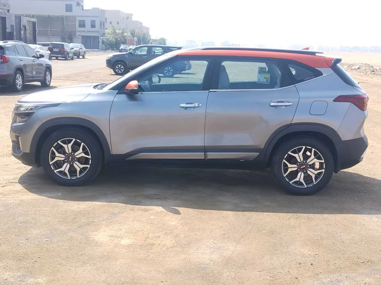 Car image 8