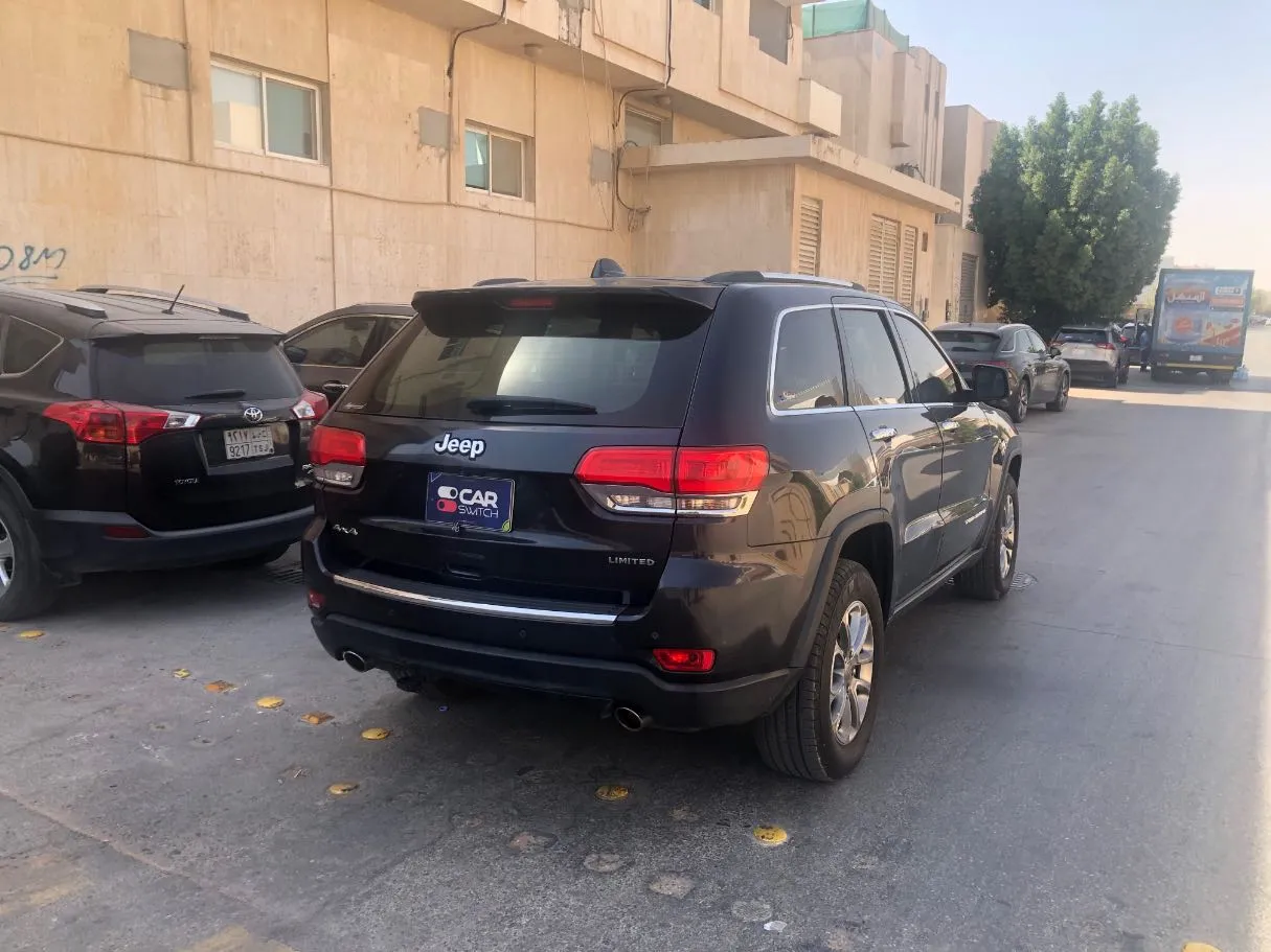Car image 5