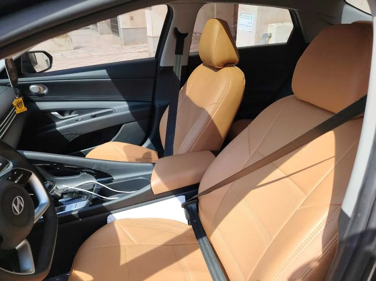 Car image 15