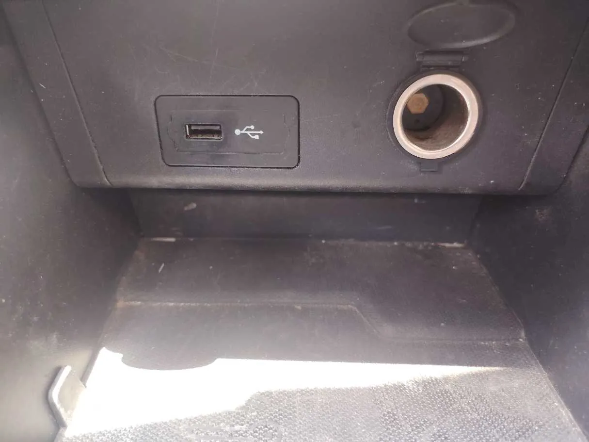 Car image 27
