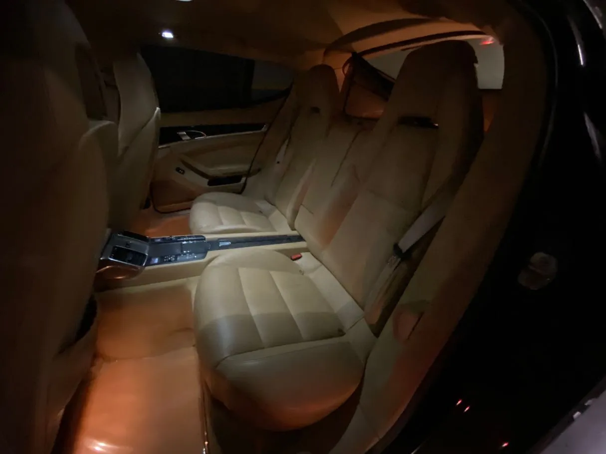 Car image 12
