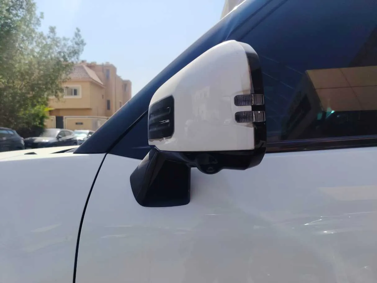 Car image 24