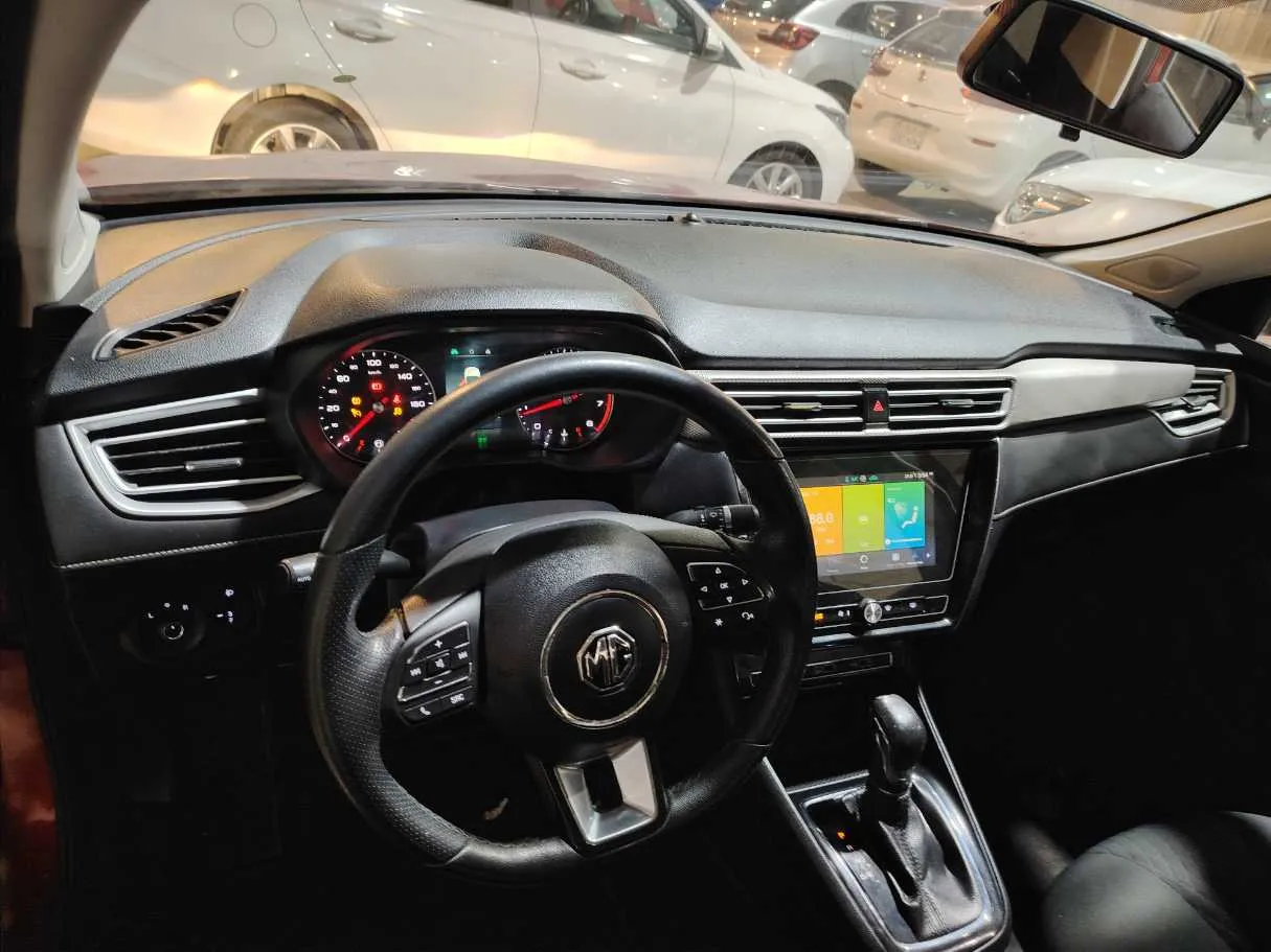 Car image 12