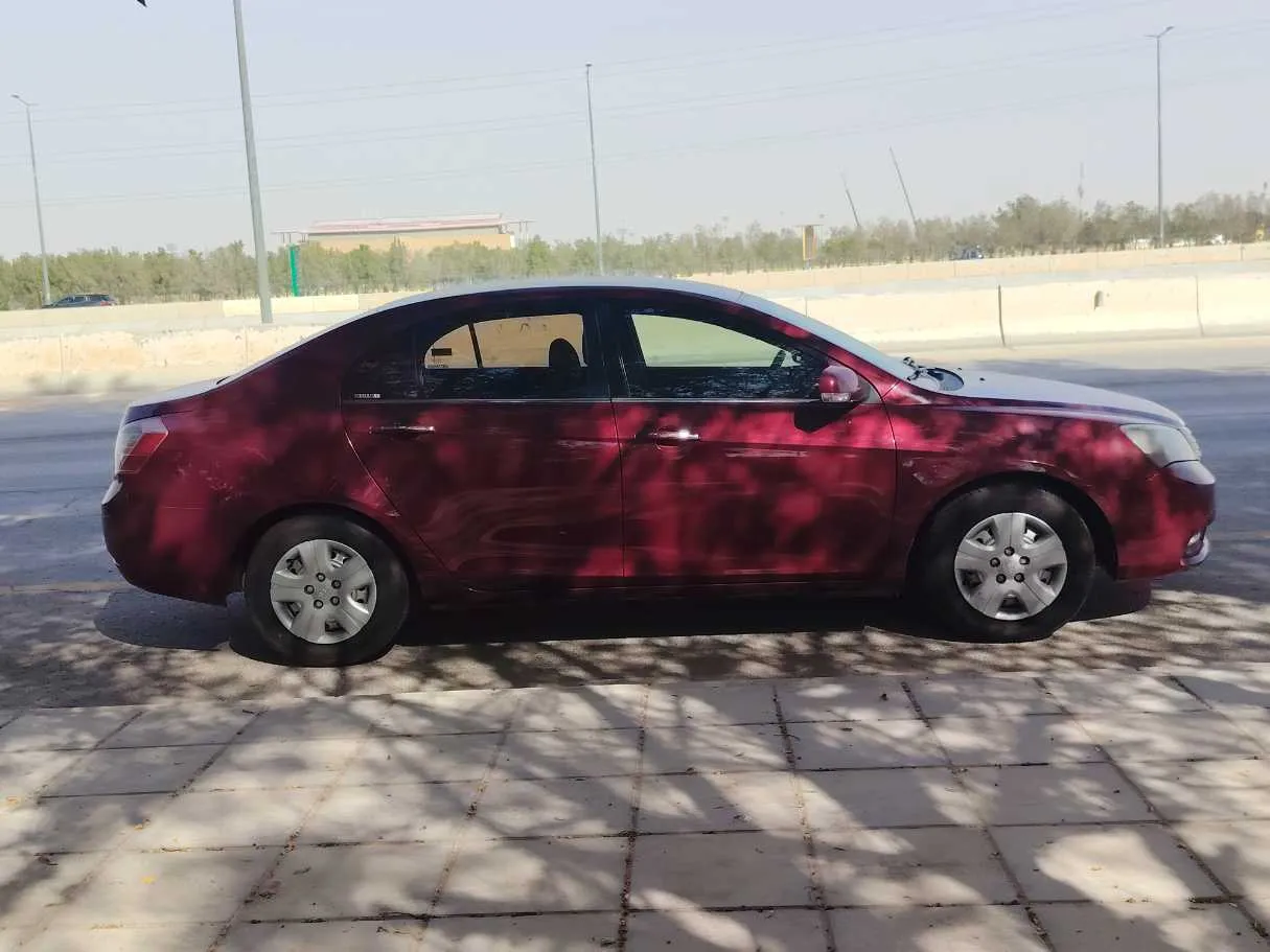 Car image 4