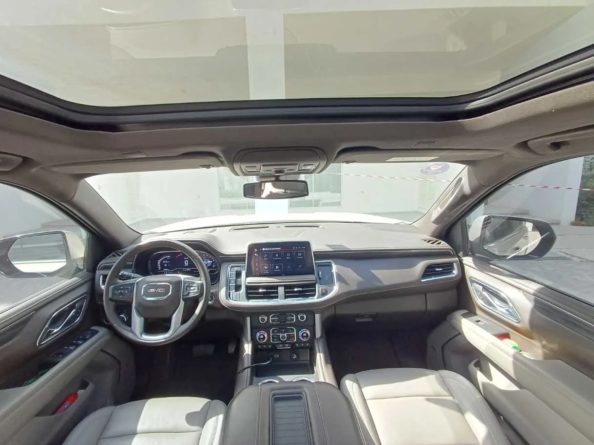 Car image 16
