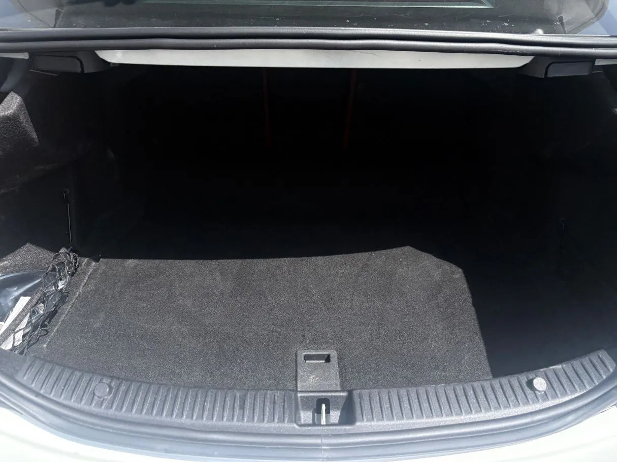Car image 27