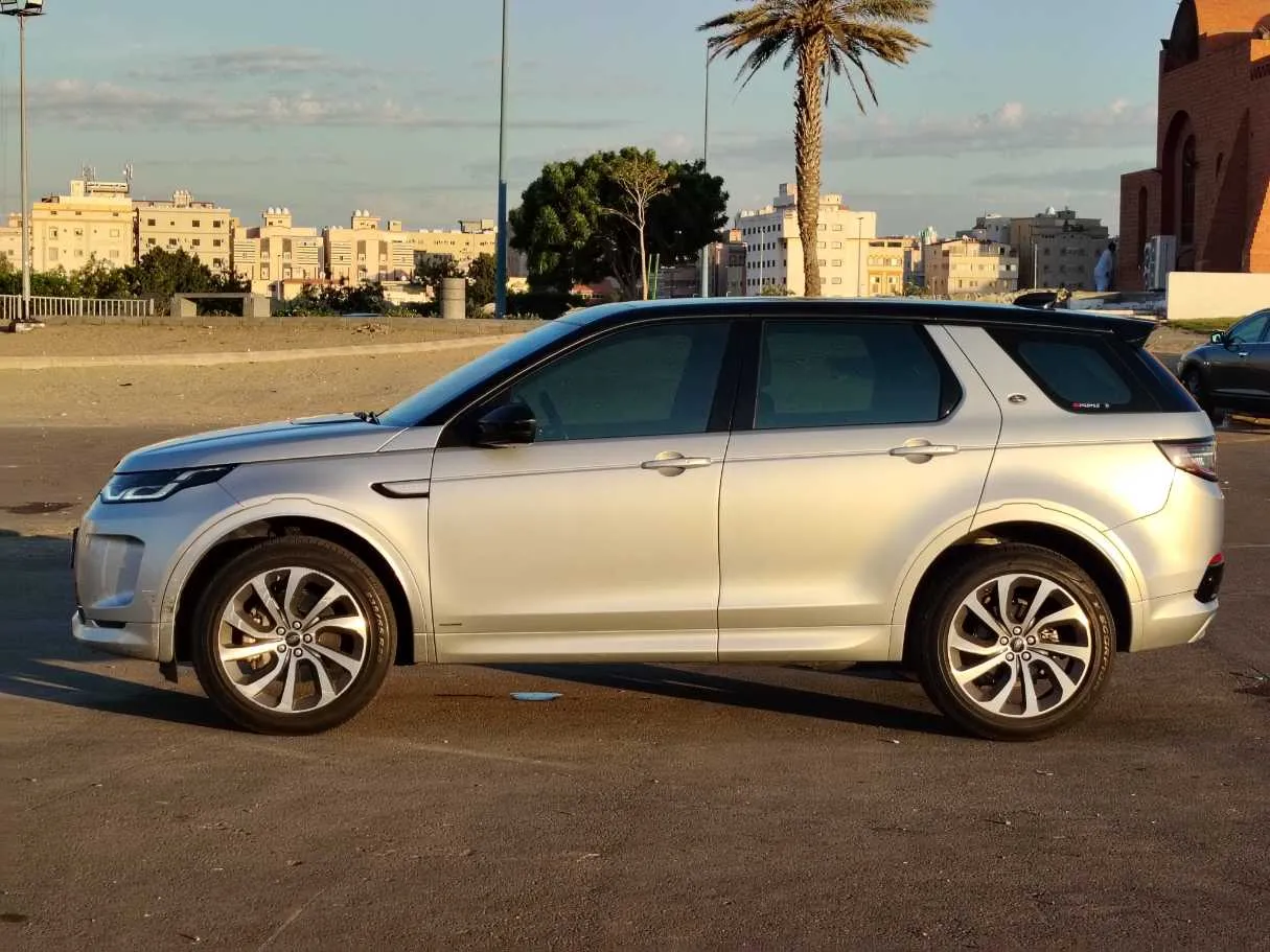 Car image 8