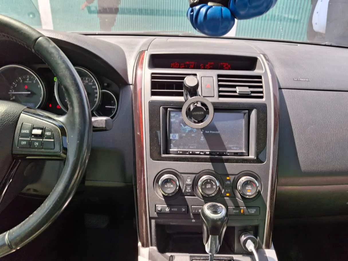 Car image 15