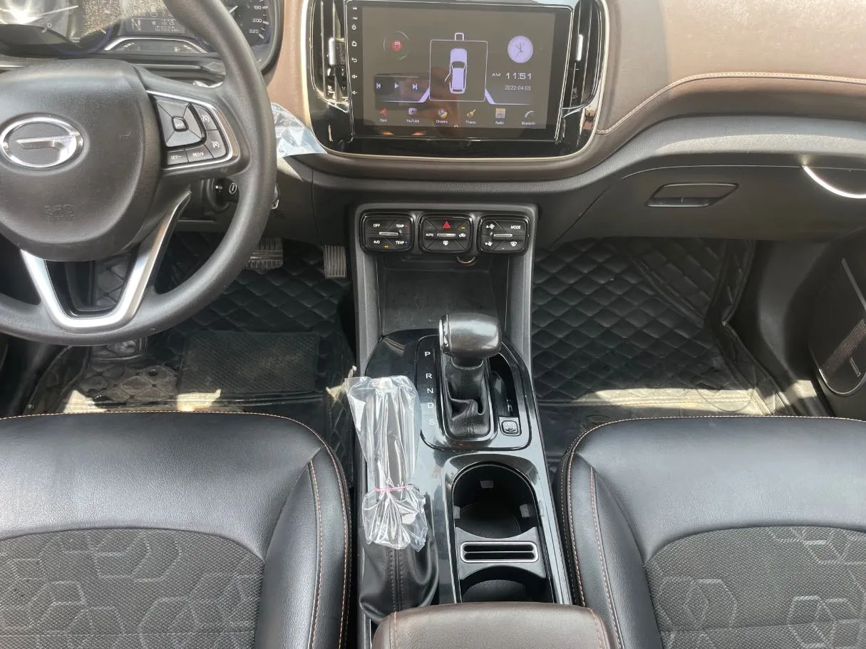 Car image 18