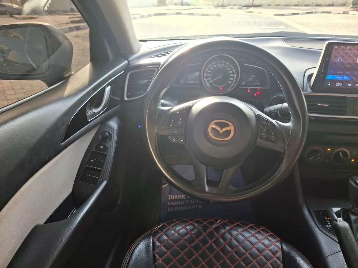 Car image 14