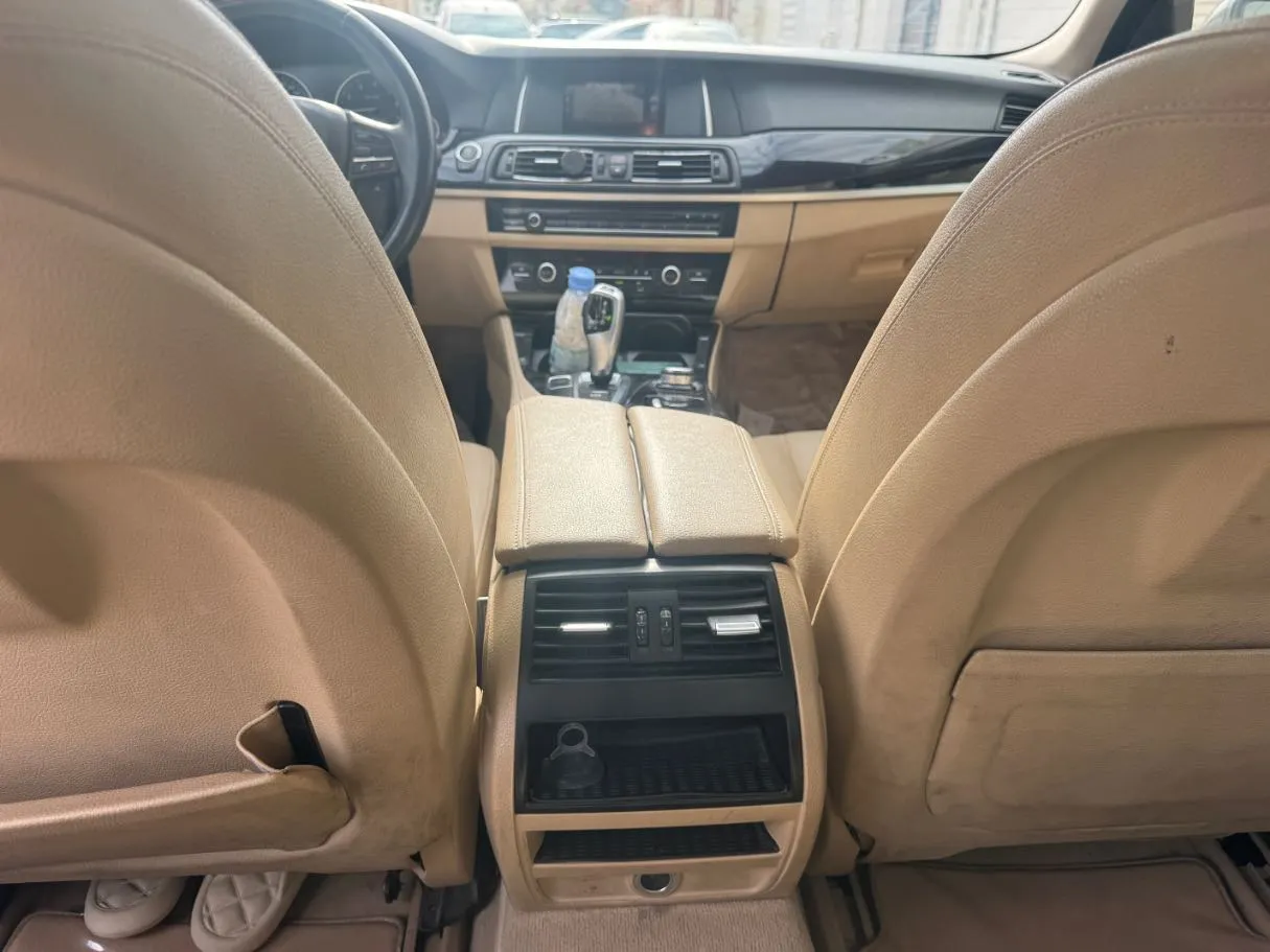 Car image 19