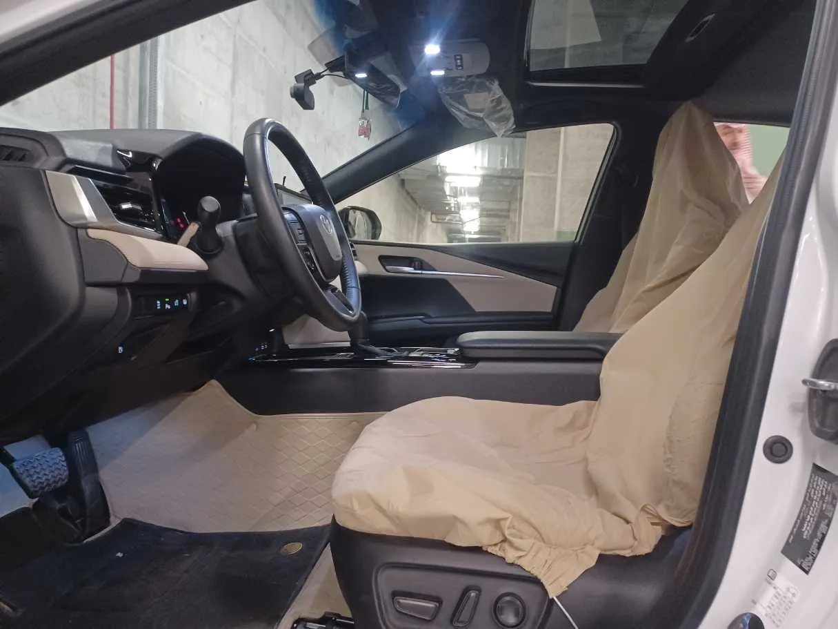 Car image 12