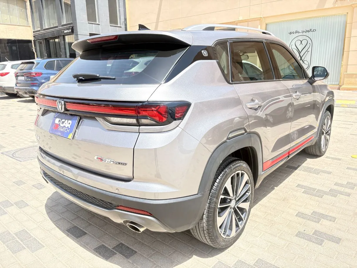 Car image 5