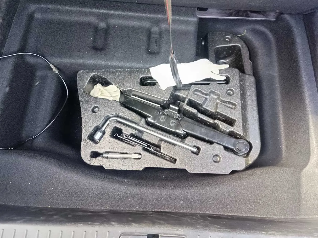 Car image 36