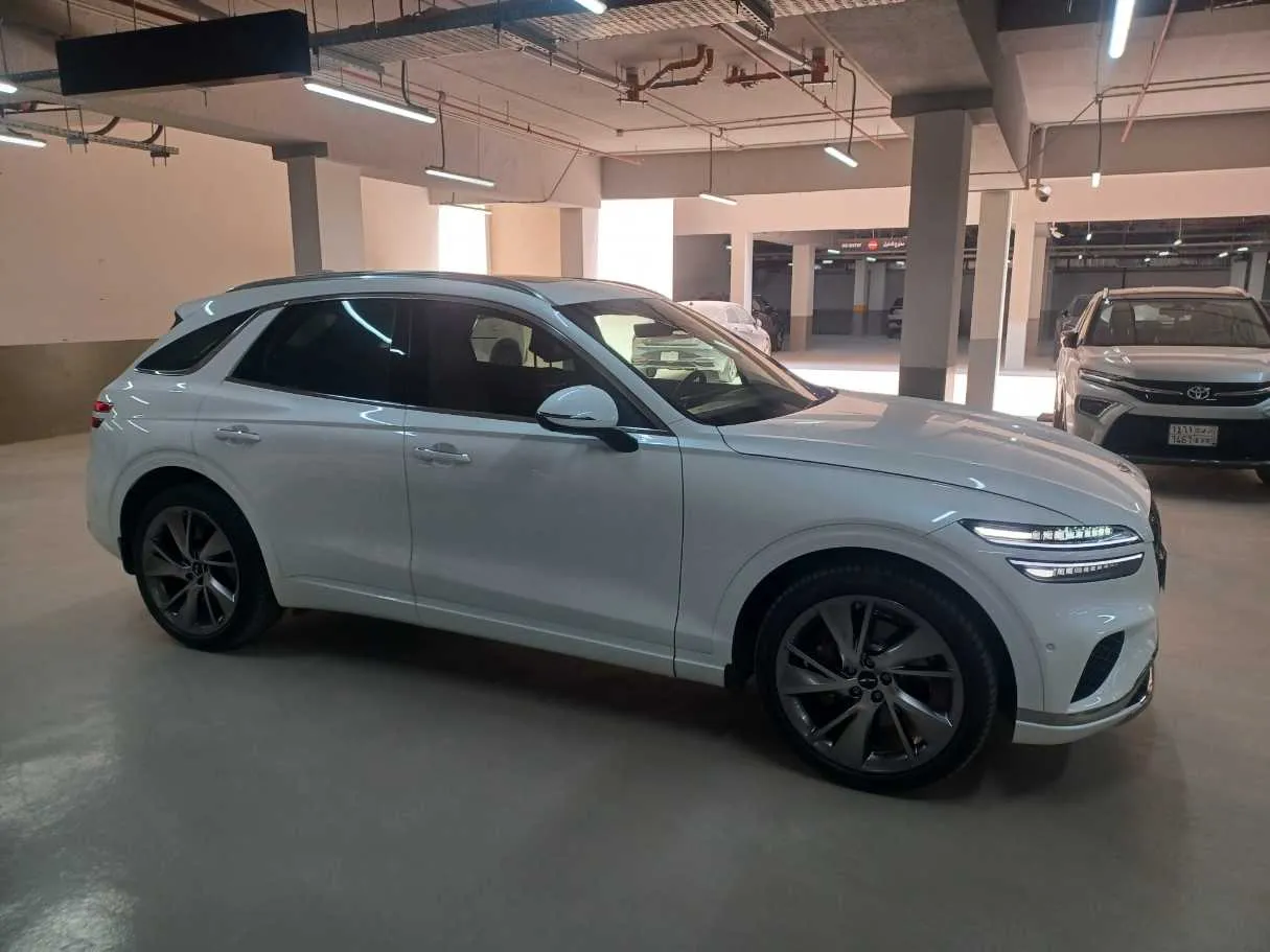 Car image 4
