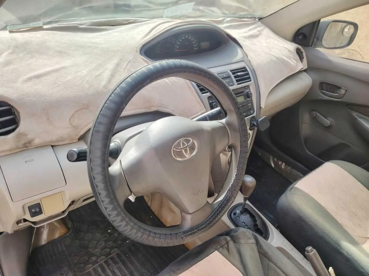 Car image 13