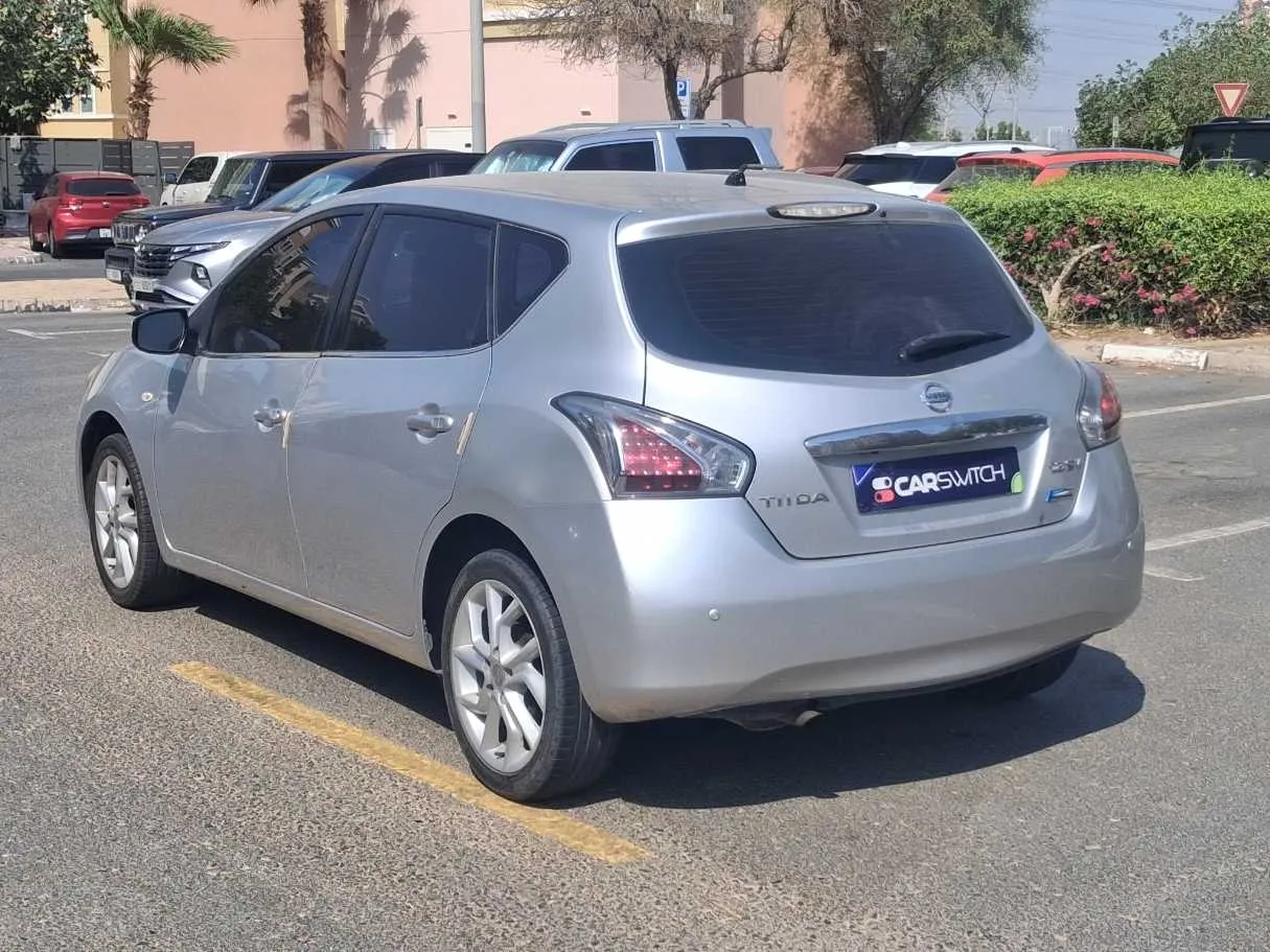 Car image 7