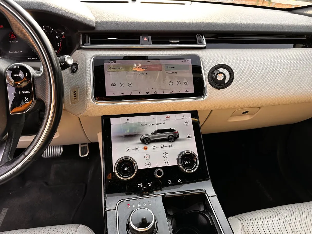 Car image 19