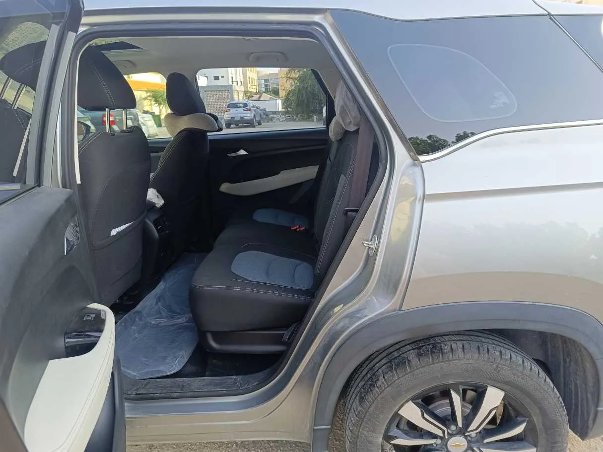 Car image 16