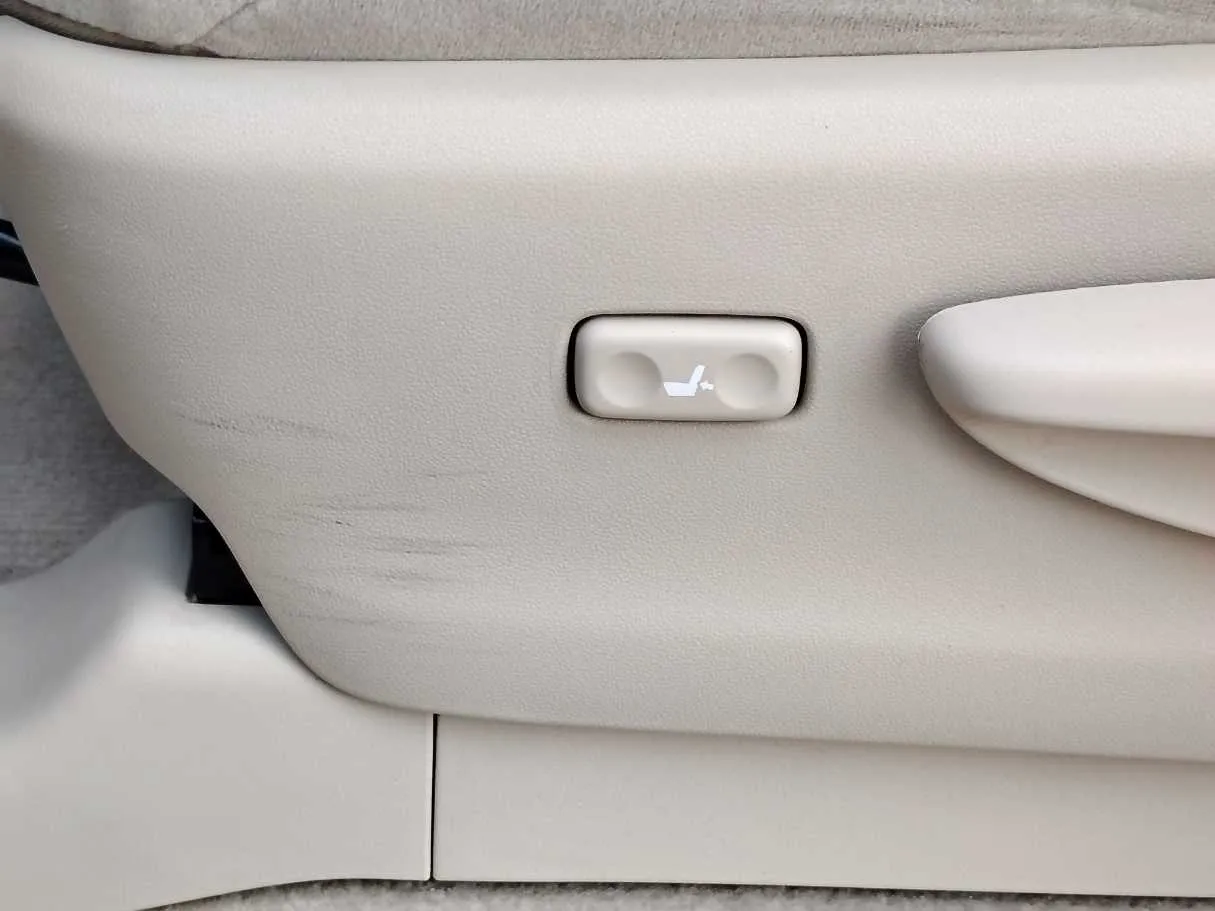 Car image 32