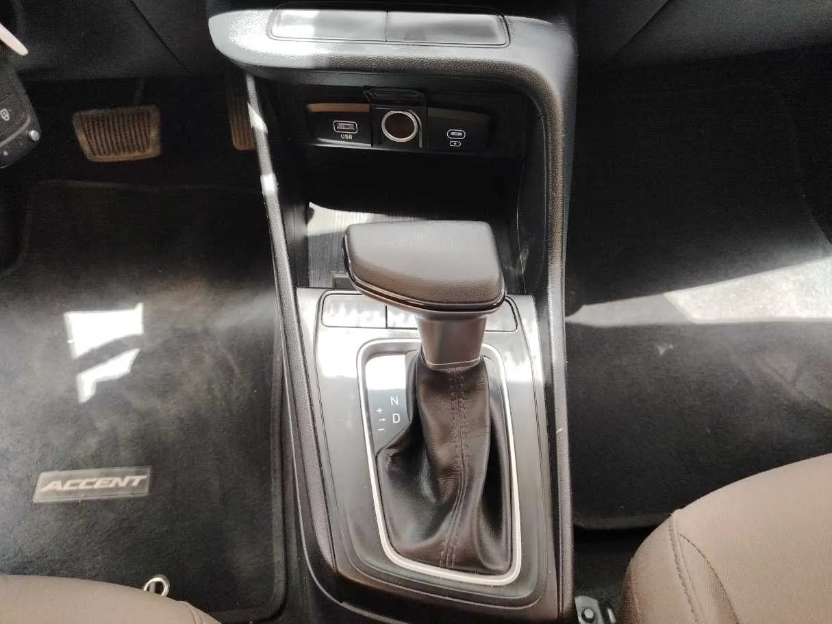 Car image 21