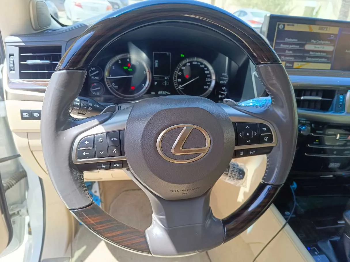 Car image 27