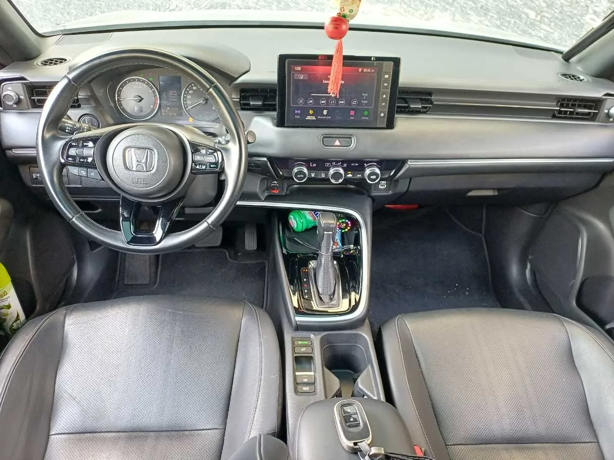 Car image 16