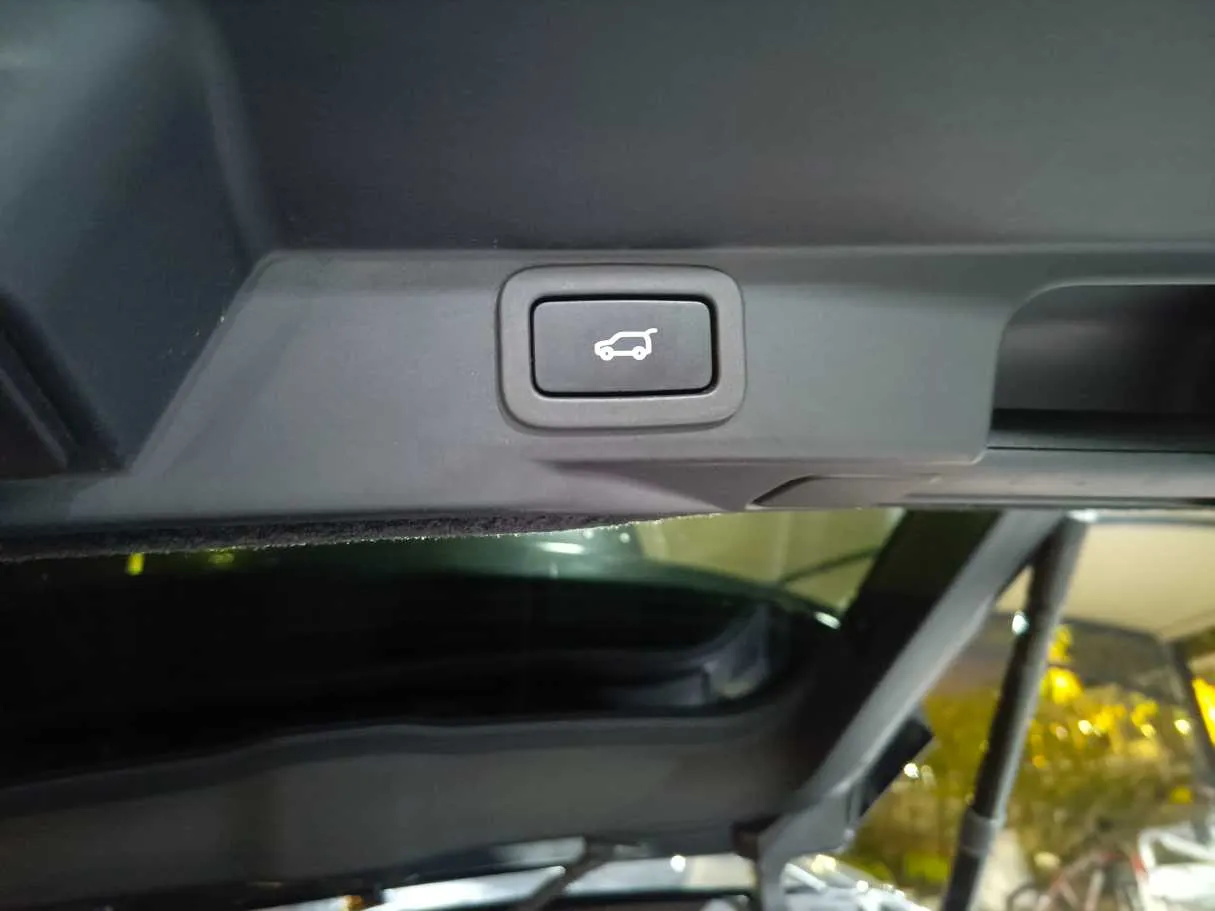 Car image 35