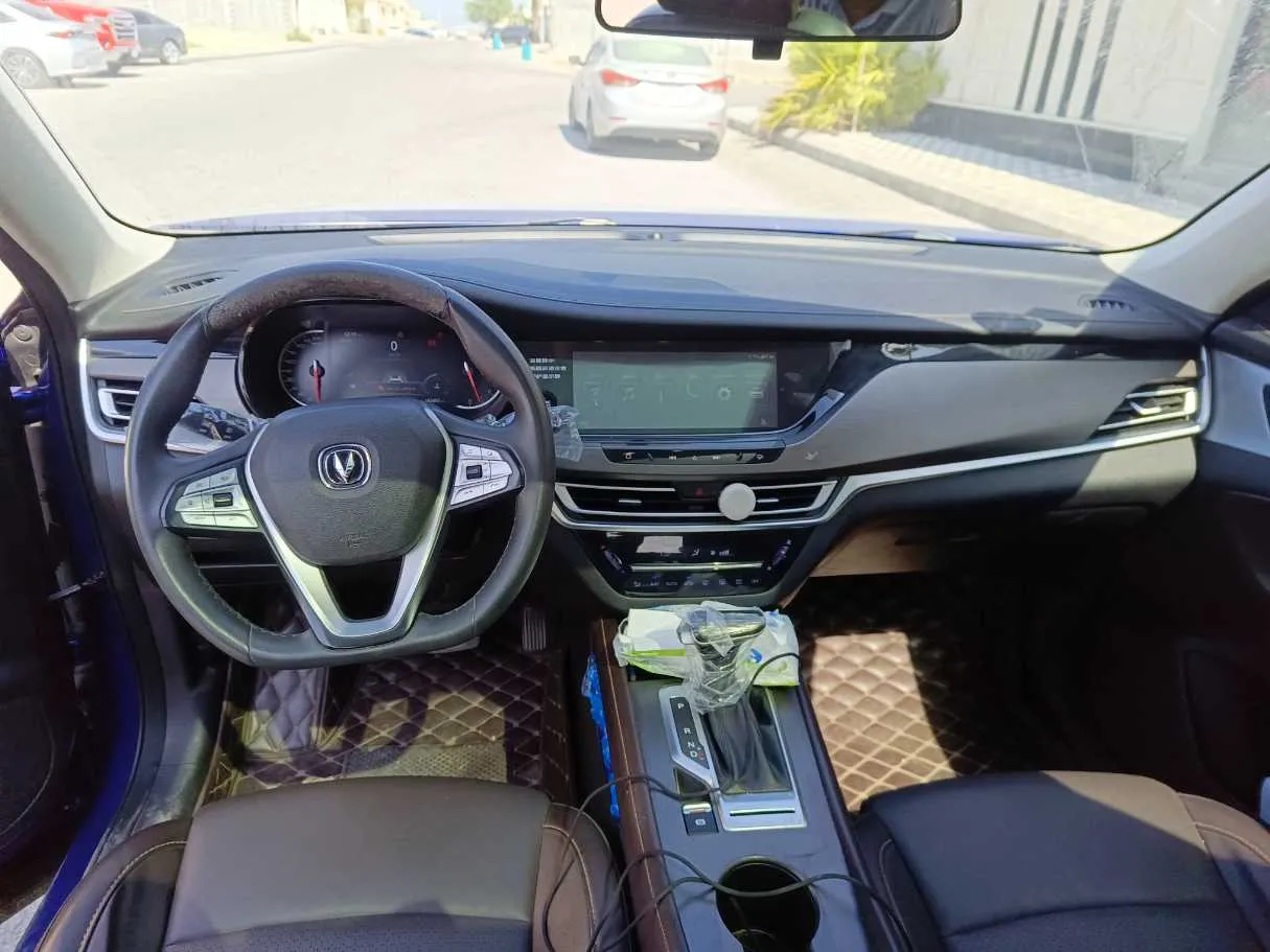 Car image 19
