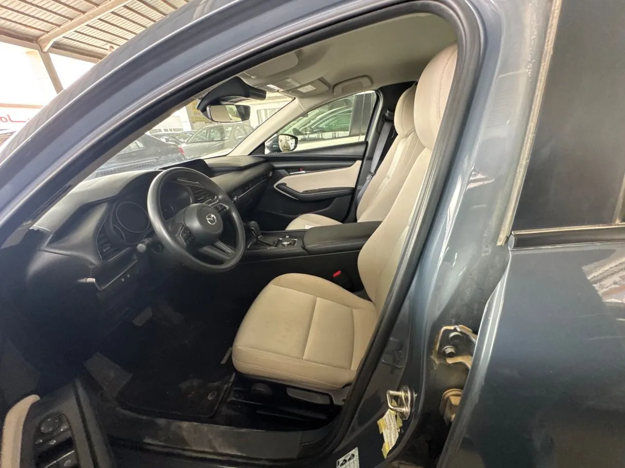 Car image 9