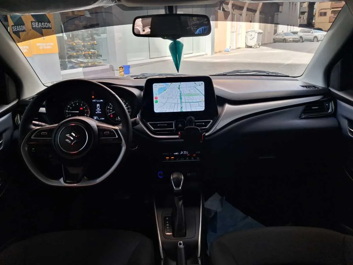 Car image 14