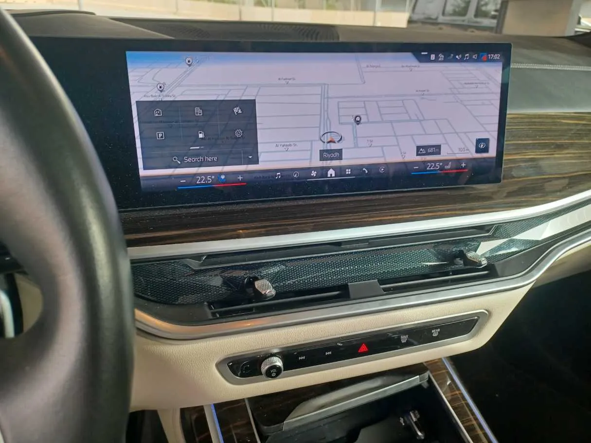 Car image 18