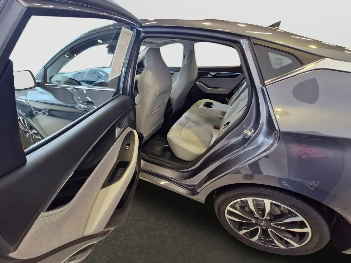 Car image 7