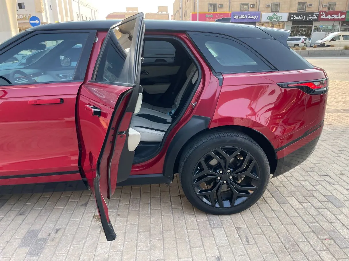 Car image 15